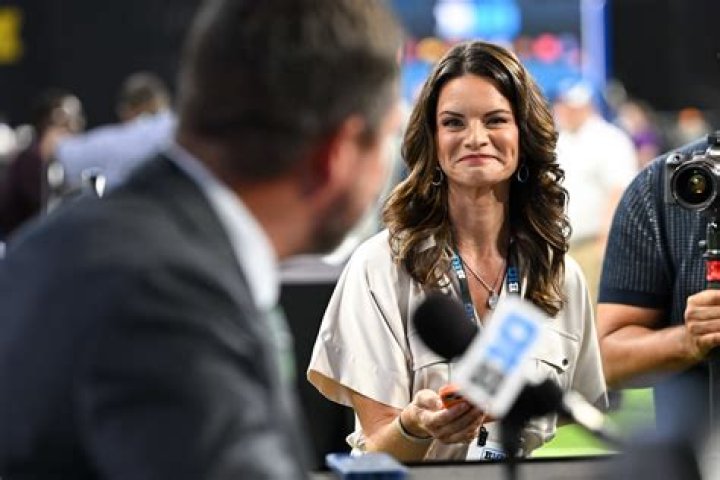 Heather Dinich's Height In Sports Journalism