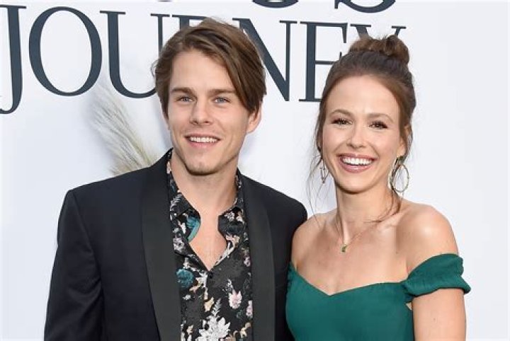 Jake Manley Wife